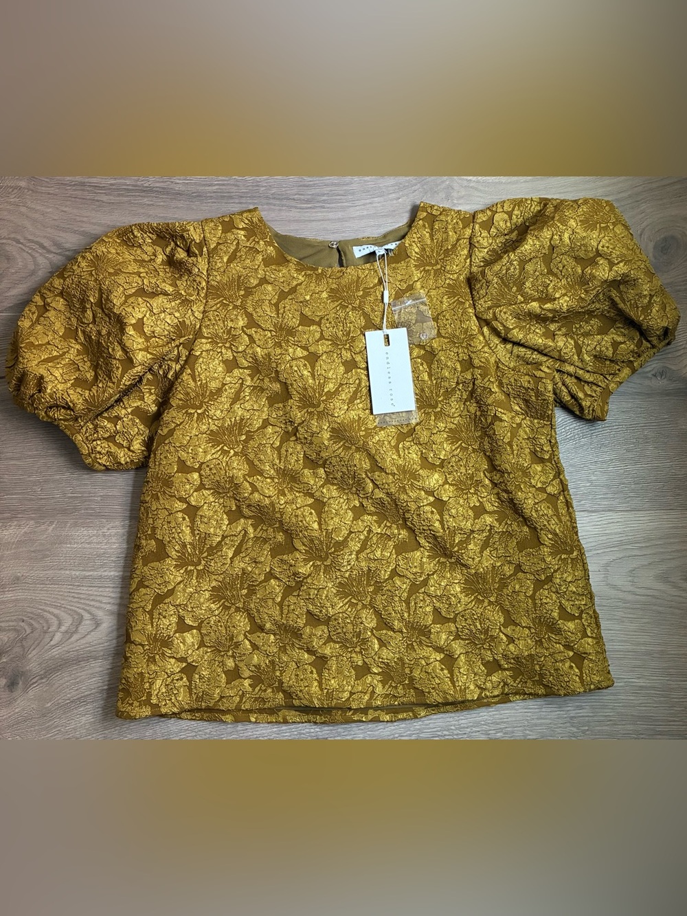 NWT Endless Rose Anthropologie Gold Floral Jacquard Puff Short Sleeve Blouse L